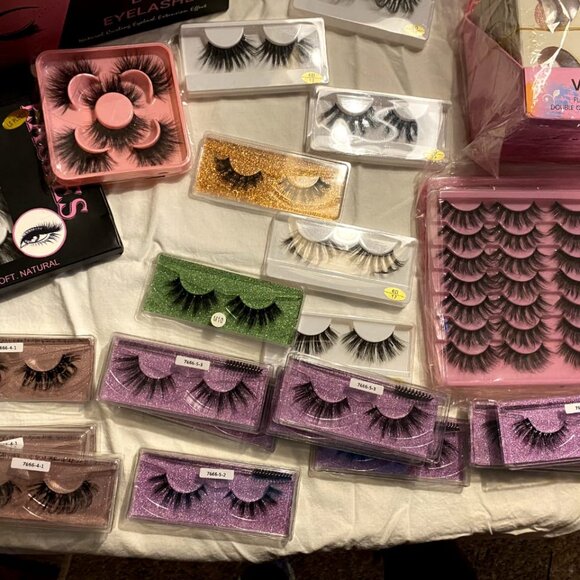 Lashe bundles. Various styles and sizes.  Make up artist mau Models - Picture 2 of 5